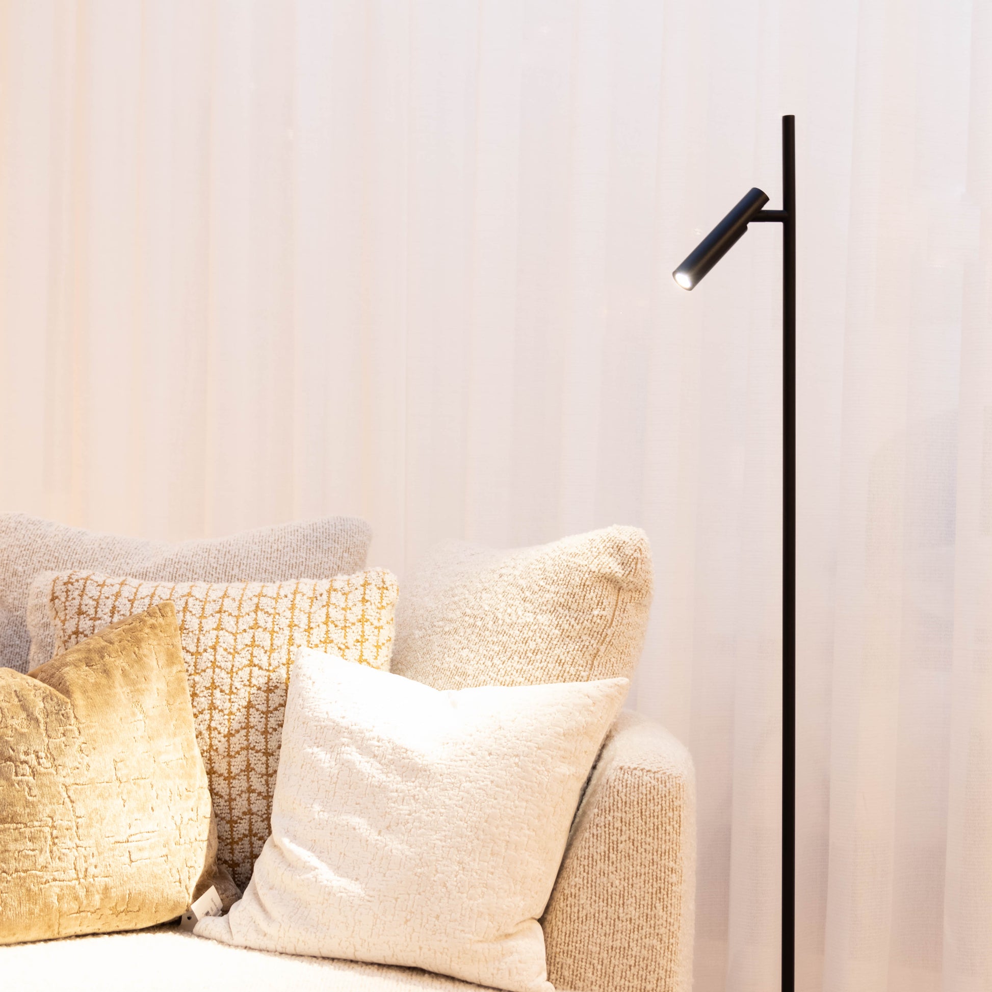 Floor lamp Statement | black