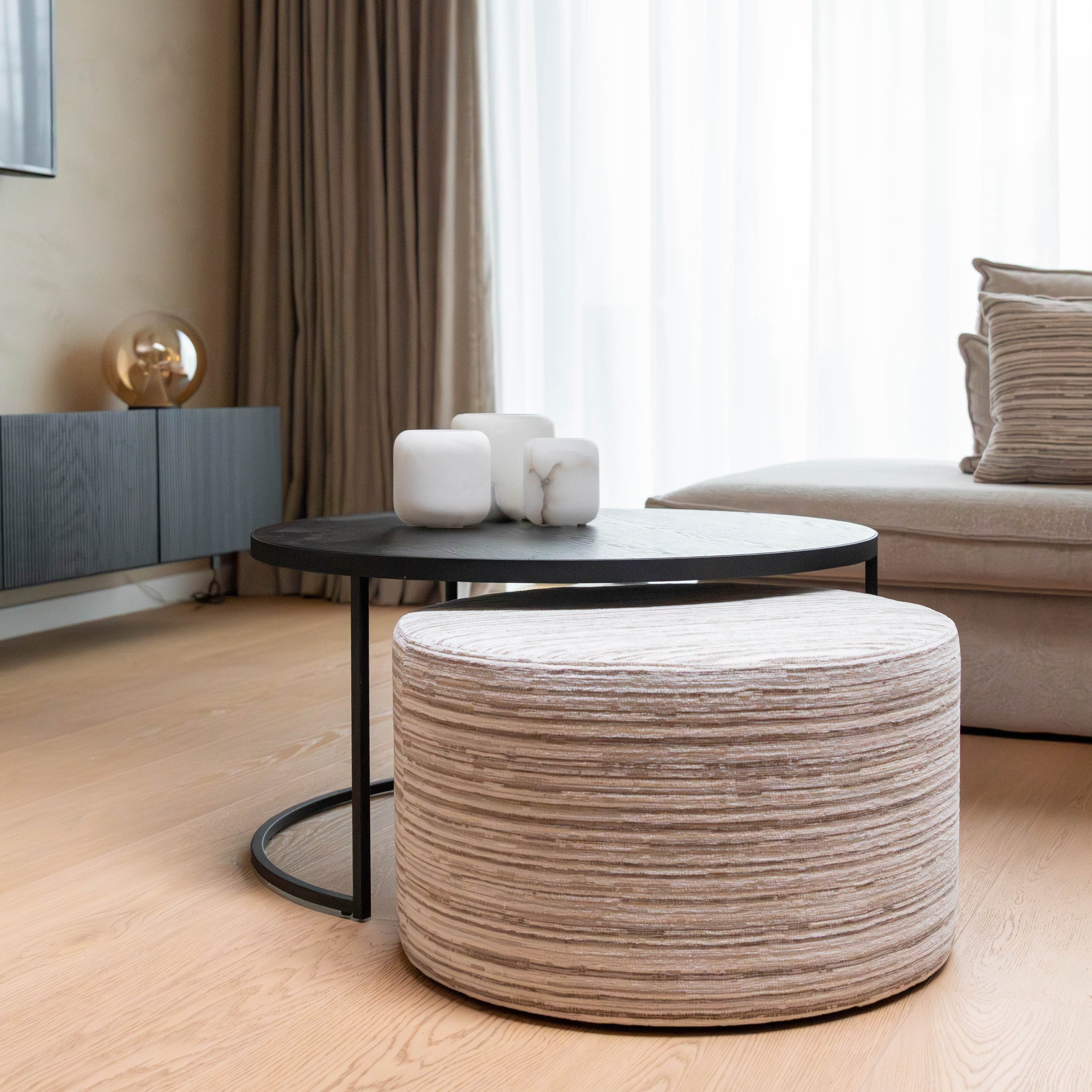 Coffee table Emir black + pouf Alice Cosmos